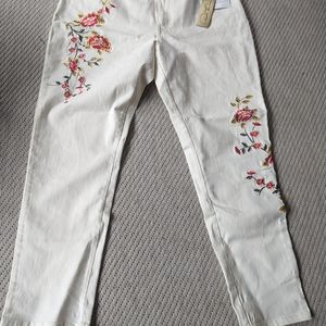 DG2 by Diane Gillman leggings size 18 white with floral embroidery